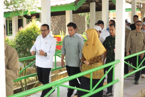 Wapres Gibran dan Herman Deru Kunjungi Sekolah Rakyat Palembang