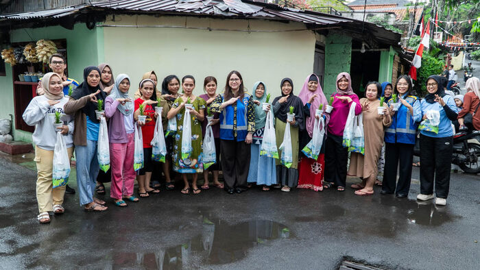 PT Jasamarga Tollroad Maintenance Merayakan HUT ke-37 dengan Bagikan 370 Paket Ramah Lingkungan. Foto: viralsumsel.com