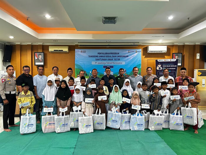 PT Jasamarga Tollroad Maintenance Salurkan Santunan untuk 370 Anak Yatim dalam HUT ke-37. Foto: viralsumsel.com