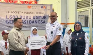 KAI Logistik Salurkan 1.600 Buku. Foto : viralsumsel.com