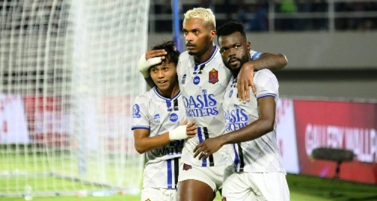 Drama VAR di Manahan! Persijap Jegal Persis Solo Lewat Penalti Menit 90+13