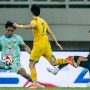 Persebaya Paksa Dewa United Berbagi Poin Lewat Penalti Dramatis di Menit 100
