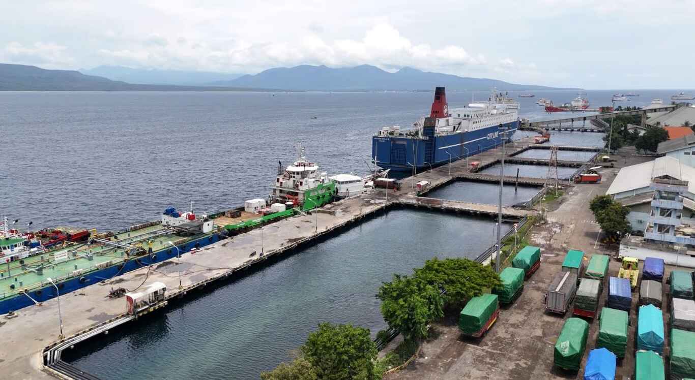 Pelabuhan Tanjung Wangi Siaga Musim Gelombang Tinggi dan Cuaca Ekstrem Perkuat Koordinasi dan Prosedur Keamanan. Foto: viralsumsel.com