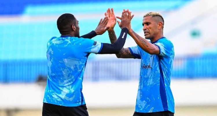 Persela Lamongan Menang Uji Coba, Aji Santoso Cari Solusi Absennya Jhon Mena