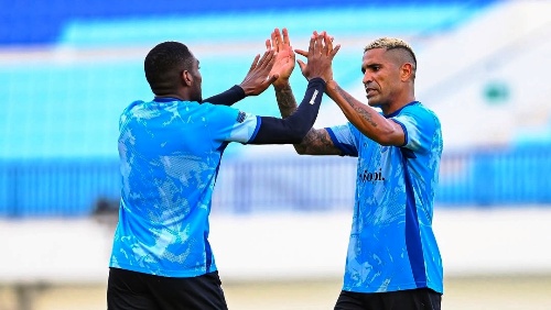 Persela-Cari-Opsi-Pengganti-Tanpa-Jhon-Mena-1757090346 Persela Lamongan Menang Uji Coba, Aji Santoso Cari Solusi Absennya Jhon Mena