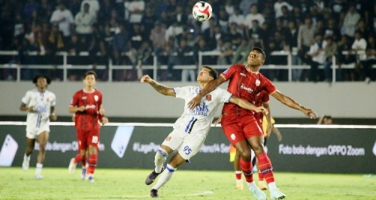 Persis Solo Terpuruk! Peter de Roo Bongkar Masalah Utama di Timnya