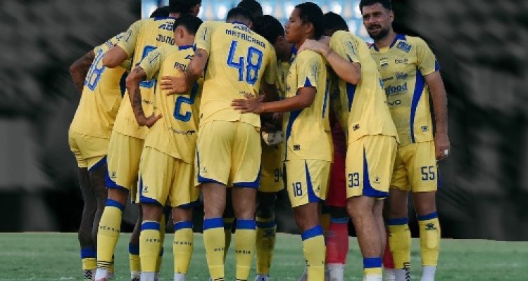 Persib Bandung Comeback Dramatis, Taklukkan Arema FC 2-1 di Kanjuruhan
