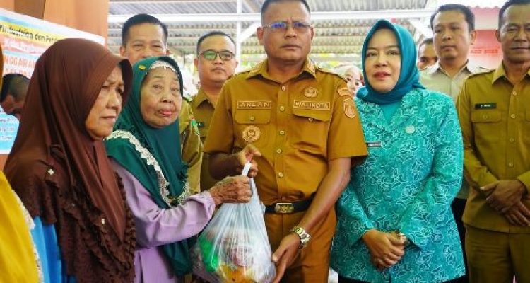 Wali Kota Prabumulih Hadiri Operasi Pasar Murah di Desa Rambang Senuling