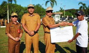 Wali Kota Prabumulih Serahkan Bantuan Alsintan dan Program TJSL PLN untuk Petani