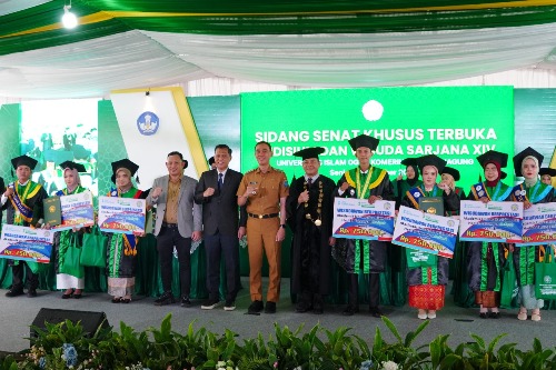 UNISKI Kukuhkan 134 Wisudawan, Bupati Muchendi: Lulusan Harus Jadi Agen Pembangunan Daerah