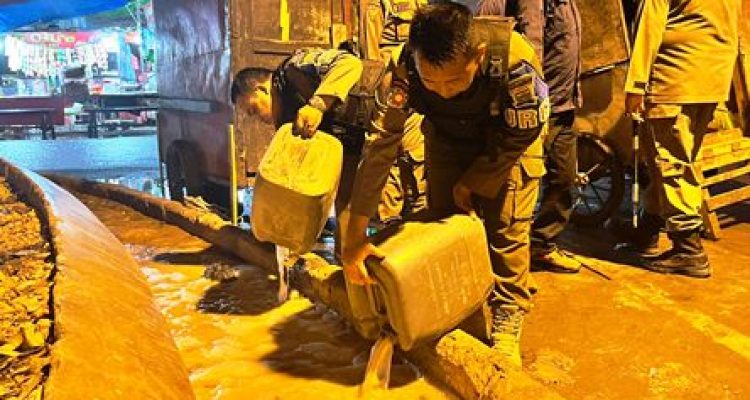Operasi Gabungan Satpol PP dan Polrestabes Tertibkan Pengamen dan Penjual Miras Ilegal di Palembang