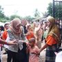 Sentuhan Kemanusiaan: Staf ahli PKK Palembang Serahkan Bantuan ke Yayasan Bagus Mandiri Insani