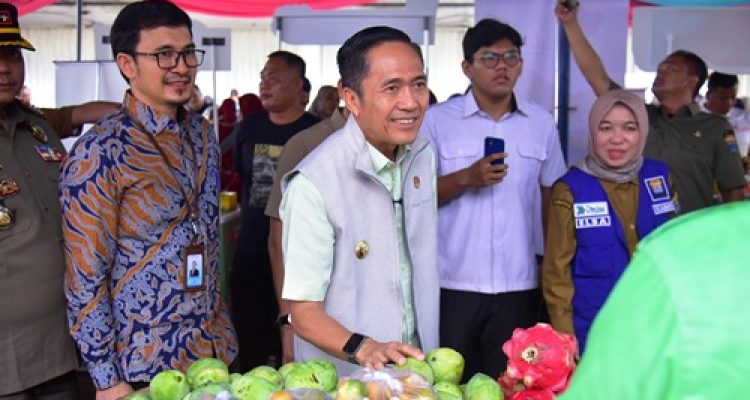 Pasar Murah Pemkot Palembang Diserbu Warga, Ratu Dewa: Selisih Harga Lumayan Jauh