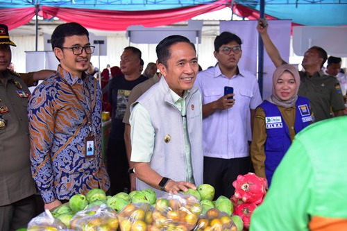 Pasar Murah Pemkot Palembang Diserbu Warga, Ratu Dewa: Selisih Harga Lumayan Jauh