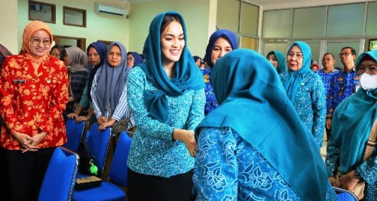 TP-PKK Palembang Gencar Tekan Stunting, Bagikan PMT di Kecamatan Seberang Ulu 2