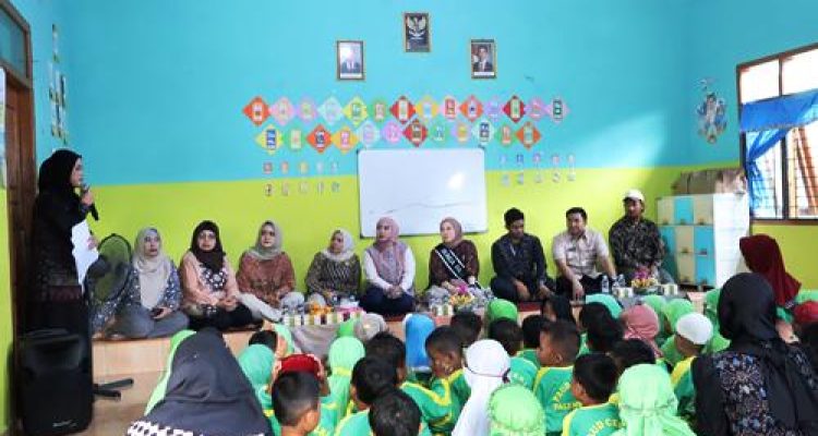 Kunjungi PAUD KB Ceria, Dewi Sastrani Apresiasi Inovasi 'Pasar Sehat' Berbasis Barter Sampah