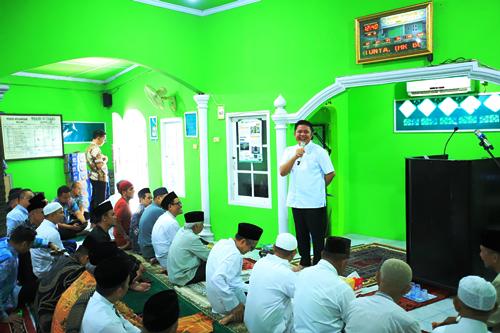 Safari Jumat di Masjid At-Taqwa, Gubernur Herman Deru Hadirkan Pemimpin yang Dekat dengan Umat