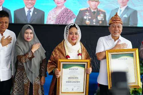 Kunker ke Sumsel, Lima Tokoh Nasional Terima Gelar Adat Komering, Termasuk Siti Hediati Soeharto