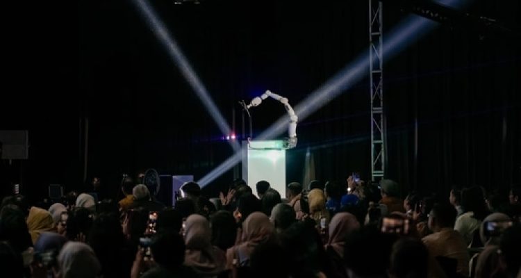 Tonggak Sejarah Medis Tanah Air: Robot Bedah Otak Pertama di Indonesia Hadir di Siloam Hospitals. Foto : viralsumsel.com