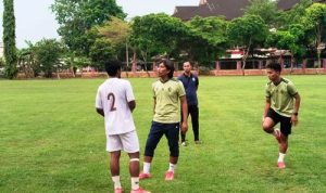 Budi Sudarsono Tekankan Kekompakan Tim Sriwijaya FC Lewat Tradisi Makan Bersama