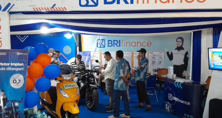 Dukung UMKM Naik Kelas, BRI Finance Hadir di Gebyar UMKM Mitra Adhyaksa. Foto : viralsumsel.com