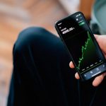 Harga emas (XAUUSD) stabil ditengah kekhawatiran shutdown AS. Foto: viralsumsel.com