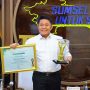Herman Deru Raih Penghargaan Kepala Daerah Peduli Pesantren di Ajang Pesantren Award 2025
