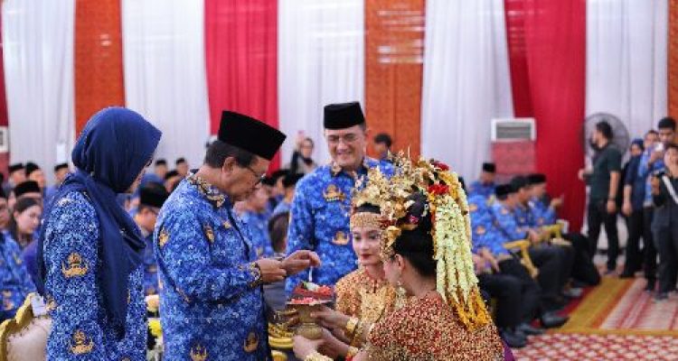 Rapat Kordinasi Nasional (Rakornas) KORPRI ke XVII dibuka oleh Kepala Badan Kepegawaian Nasional (BKN) sekaligus Ketua Umum Pengurus Korpri Nasional Prof. Zudan Arif Fakrulloh SH, MH, di rumah dinas Gubernur Sumatera Selatan Griya Agung Palembang, Sabtu (4/10/2025). Dengan mengusung Korpri Solid Mewujudkan Asta Cita, diharapkan khususnya ASN di sumsel ini bisa solid dan bekerja dengan semangat. Hadir dalam rakernas ini, antara lain, Wakil Menteri Dalam Negeri Bima Arya, Wakil Kepala BKN Haryomo Dwi Putranto dan Gubernur Sumsel Herman Deru serta seluruh Sekertaris Daerah se-kabupaten/kota di Indonesia.