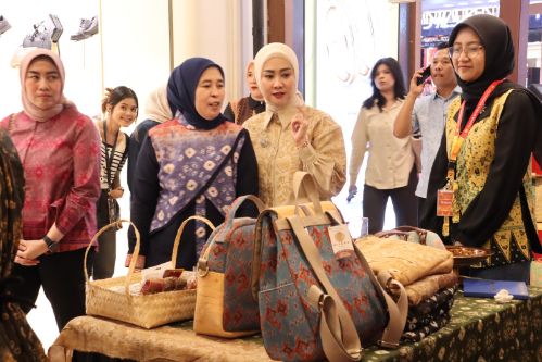 Ketua TP PKK Palembang Dukung Penuh Gelaran Semarak UMKM Sriwijaya 2025 Ketua TP PKK Palembang Dukung Penuh Gelaran Semarak UMKM Sriwijaya 2025