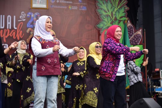 Ketua TP PKK Palembang Hadiri Penutupan Festival Rempah Sumsel 2025 Ketua TP PKK Palembang Hadiri Penutupan Festival Rempah Sumsel 2025