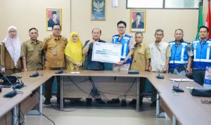 JTT Salurkan Bantuan Alat Semprot Elektrik untuk Kelompok Tani di Bekasi. Foto: viralsumsel.com