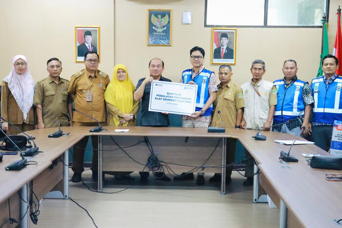 JTT Salurkan Bantuan Alat Semprot Elektrik untuk Kelompok Tani di Bekasi. Foto: viralsumsel.com