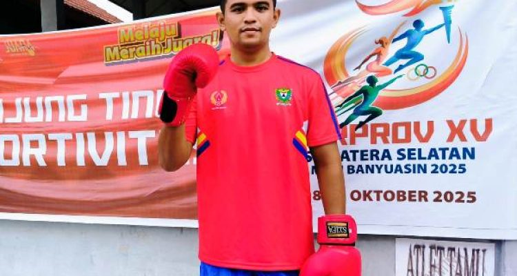 Petinju Muara Enim Deni Alha Fiqri Melangkah ke Semifinal PORPROV XV Sumsel 2025