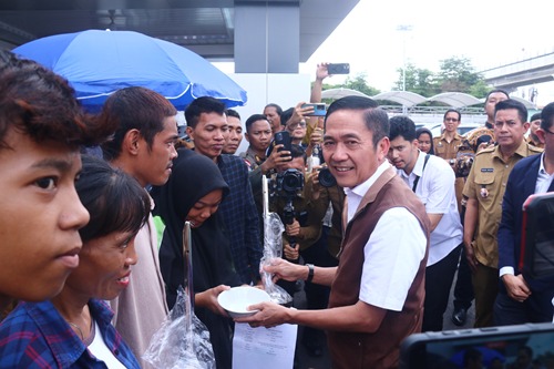 30 Eks Napi di Palembang Dapat Gerobak Usaha, Ratu Dewa: Ini Langkah Kemanusiaan yang Nyata!