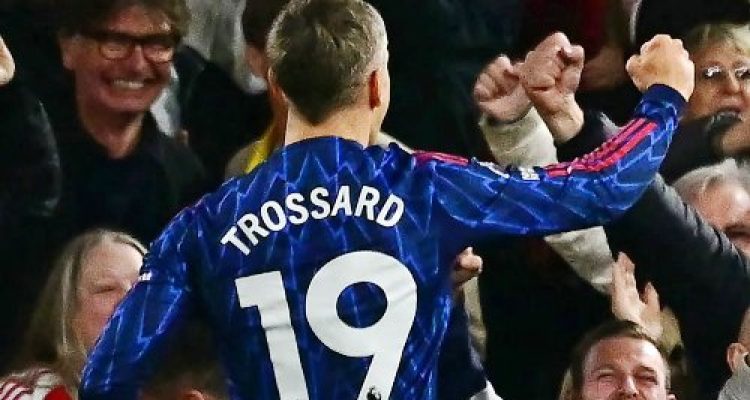 Gol Tunggal Trossard Bawa Arsenal Jauhkan Diri dari Kejaran Manchester City