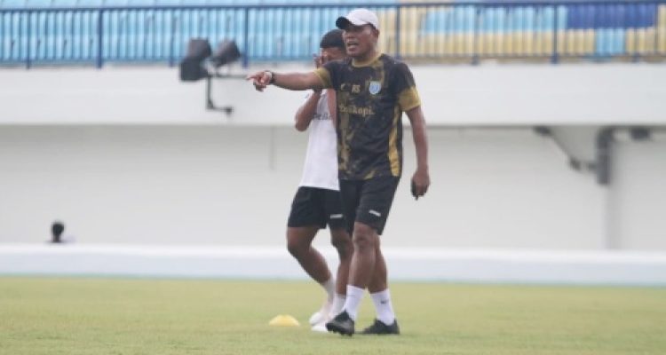 Tangan Dingin Ragil Sudirman Antar Persela Lamongan Raih Tiga Kemenangan Beruntun