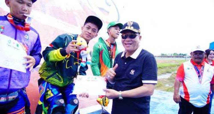 Bupati Muba H. M. Toha Saksikan Ketegangan Final Cabor Bermotor Porprov Sumsel XV di Skyland Sekayu