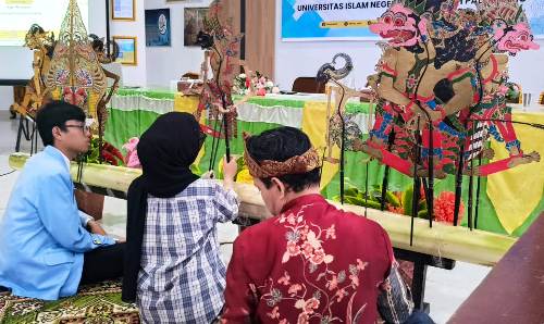 Wayang Palembang Hidup di Kampus! Fakultas Adab & Humaniora UIN Raden Fatah Dorong Mahasiswa Jadi Wirausahawan Kreatif