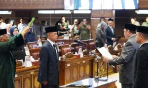 DPRD Sumsel Gelar Paripurna PAW, Ganjar Iman Resmi Dilantik Gantikan Almarhum Samsul Bahri DPRD Sumsel Gelar Paripurna PAW, Ganjar Iman Resmi Dilantik Gantikan Almarhum Samsul Bahri