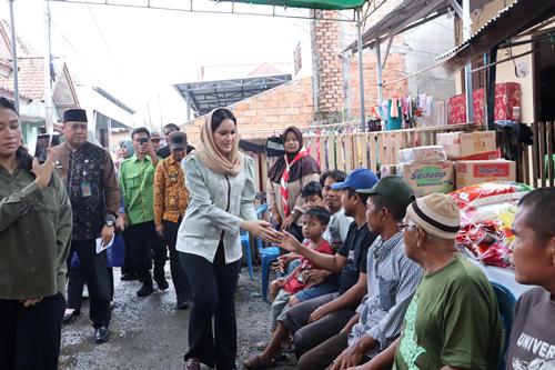 Air Mata Warga di Balik Puing, Putri Azizah Hadir Bawa Harapan