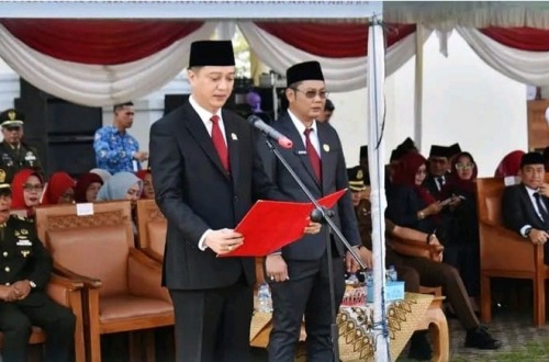 Ketua DPRD Ogan Ilir H. Edwin Cahya Putra Baca Teks UUD 1945 di Upacara Hari Lahir Pancasila 2025!