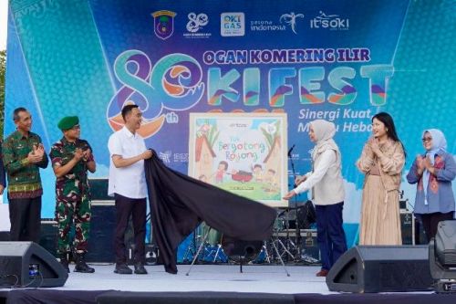 Buku Edukasi Karya Hj. Ike Muchendi: Yuk Gotong Royong! Cerita Kecil, Makna Besar