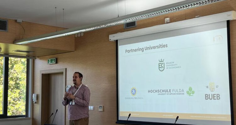 Delegasi Magister Manajemen UNAIR Tingkatkan Kapasitas Riset di Summer School Polandia. Foto: viralsumsel.com