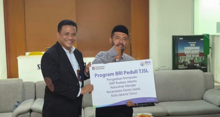 BRI Branch Office Kalimalang Region 6Jakarta 1 Salurkan CSR Pengadaan Komputer untuk Tiga Sekolah di Jakarta Timur. Foto: VRITIMES.com