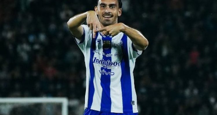 Gol Telat Andrew Jung Bawa Persib Bungkam Bali United di Gianyar