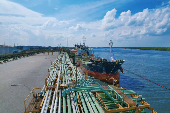 Dukung Pergerakan Industri, Pelindo Perkuat Layanan Curah Cair. Foto: viralsumsel.com