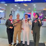 Semangat Hari Pahlawan, Frontliner KAI Daop 1 Jakarta Sapa Pelanggan dengan Kostum Pahlawan. Foto: viralsumsel.com