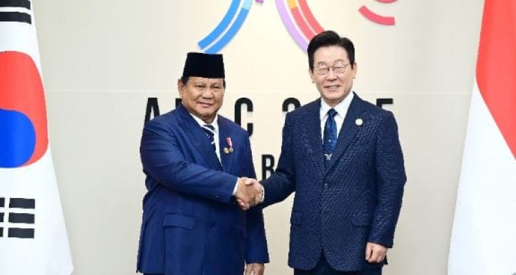 Presiden Prabowo puji K-Pop dan budaya Korea saat KTT APEC 2025 di Gyeongju. Diplomasi hangatnya disambut meriah oleh Presiden Korea Selatan Lee Jae-myung. Foto : Ist