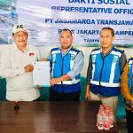 JTT Salurkan Bantuan Kebersihan untuk Warga Bekasi. Foto: viralsumsel.com