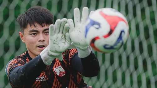 Kiper Persis Solo Cetak Rekor Assist, Gianluca Pandeynuwu Jadi Sorotan di Derby Mataram